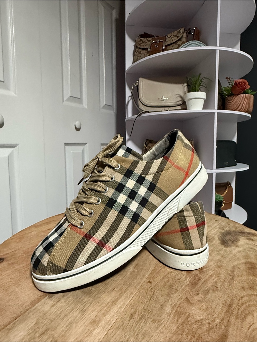 Burberry Vintage Check Plaid Low Top Sneakers Size 6 (fits like a woman’s 7.5)